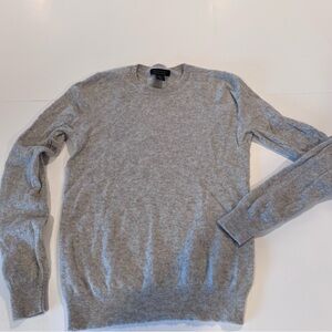 Tahari women’s cashmere grey crewneck sweater, medium